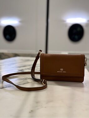 Michael Kors Jet Set Travel Wallet Crossbody in Luggage Brown